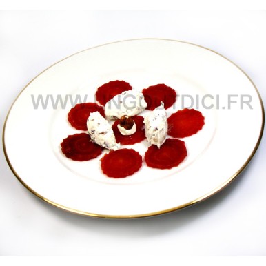 Carpaccio de beteraves aux noisettes